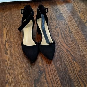 Pointed toe low chunky heel